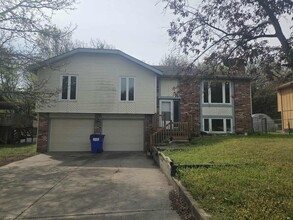 Building Photo - Spacious Home for Rent!