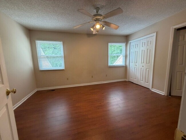 Building Photo - 3 or 4 Bedroom / 3.5 Bath Condo Kingsport, TN 37663