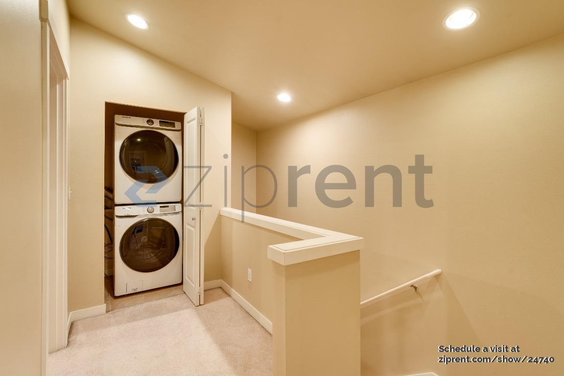 Building Photo - 9506 Interlake Ave N