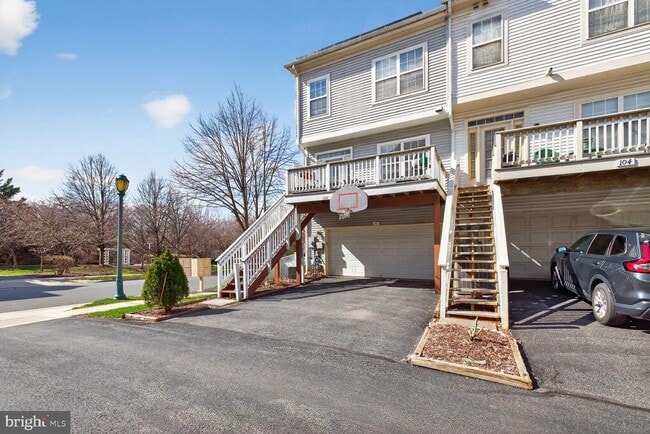 Building Photo - 102 Pasture Side Pl