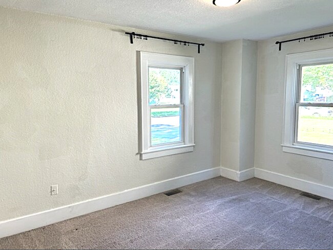Building Photo - ***HURRY!!! Updated Cape Cod HOUSE w/ Yard/Near Military Base!