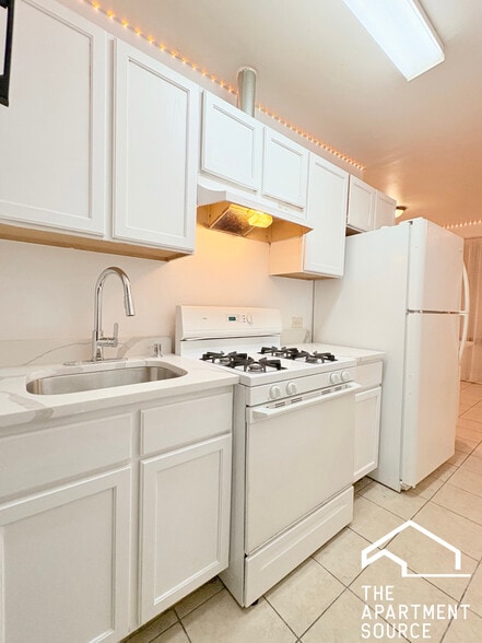 Building Photo - 1900 S Throop St