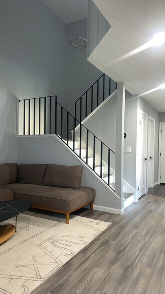 Building Photo - 413 Dohrmann Ln
