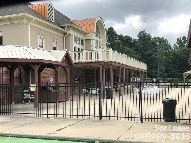 Building Photo - 6639 Rothchild Dr