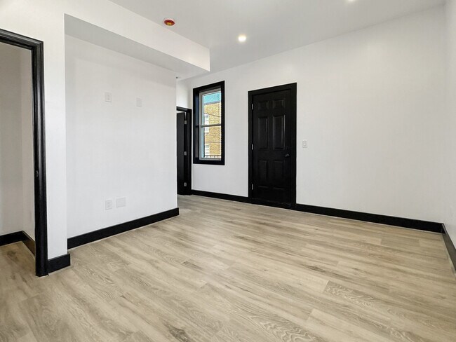 Building Photo - 2325 Reisterstown Rd