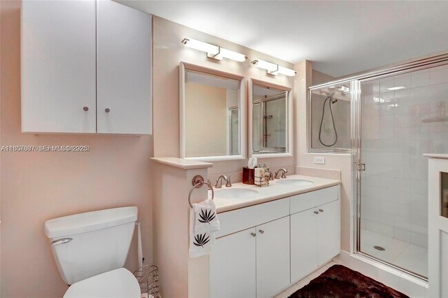 Building Photo - 17150 N Bay Rd