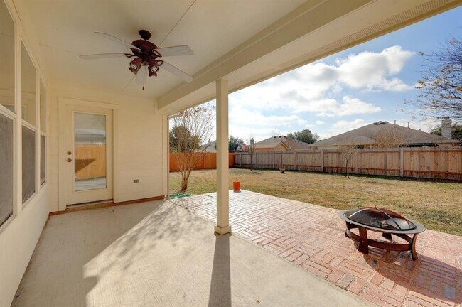 Building Photo - 917 Old Wick Castle Way