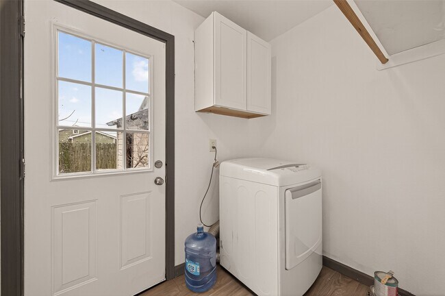 Building Photo - 1110 11th St