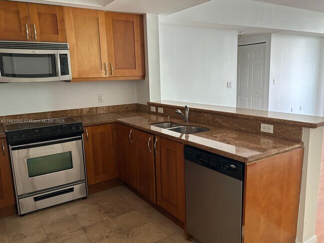 Building Photo - 1755 E Hallandale Beach Blvd