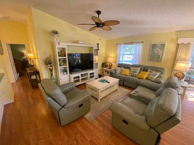 Building Photo - Location, Location, Location - ANNUAL LEASE in the Village of Belvedere