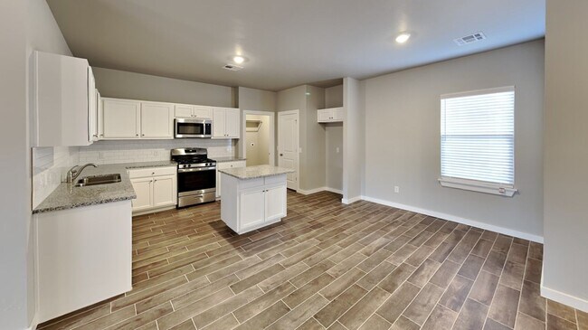 Building Photo - 3 Bedroom 2 Bathroom 2 Car Garage Home in Oakdale School District