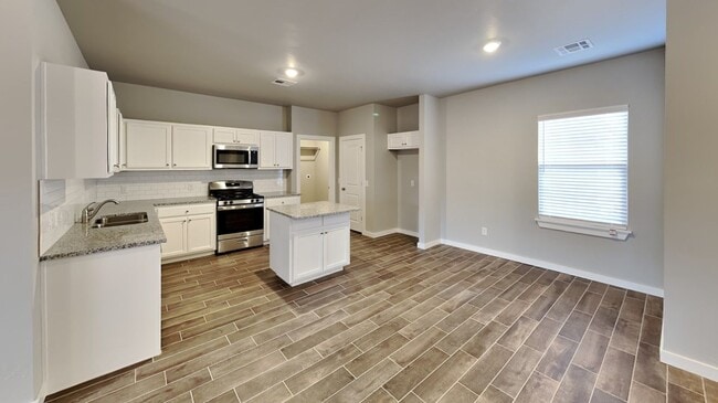 Building Photo - 3 Bedroom 2 Bathroom 2 Car Garage Home in Oakdale School District