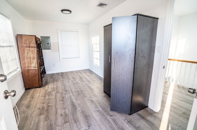 Building Photo - 43-45 Case Ave