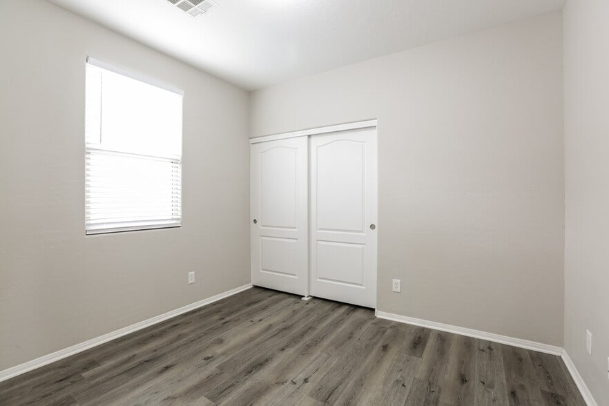 Building Photo - 712 Bridgeford Ct