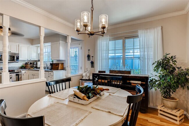 Building Photo - Beautiful Townhome in Knolls West, Centennial