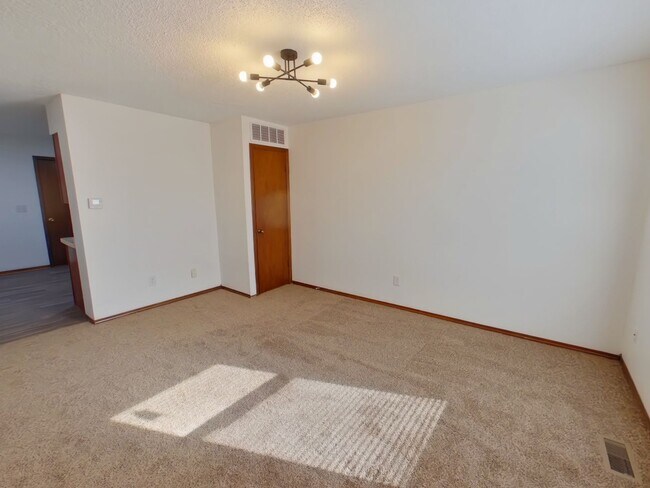 Building Photo - 3233 Illinois Apt #4