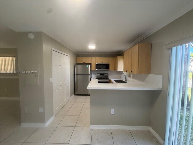 Building Photo - 2731 SE 12th Rd