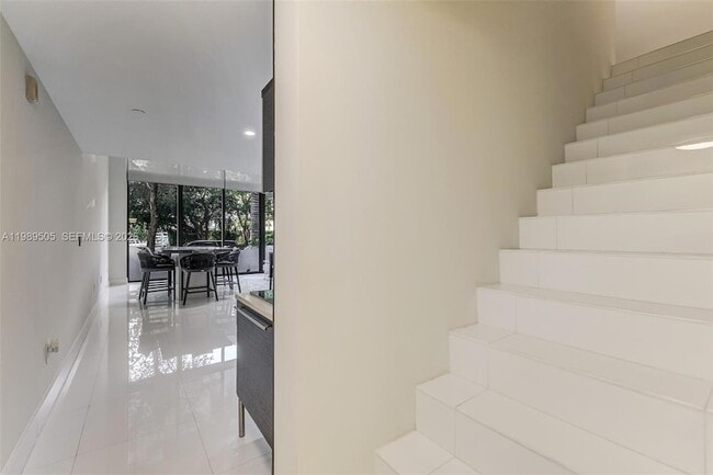 Building Photo - 6000 Collins Ave