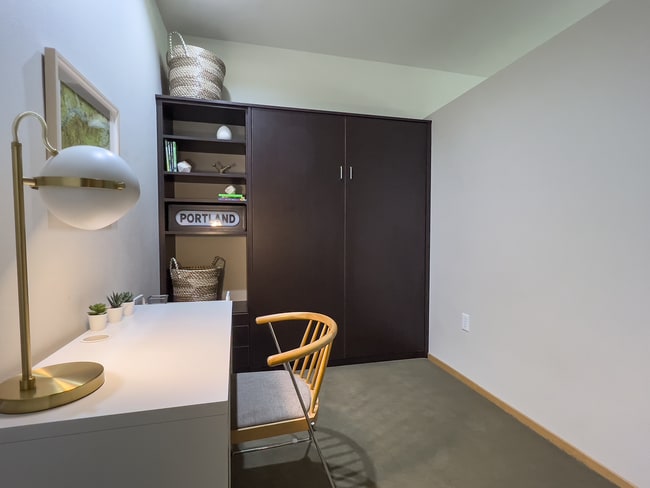Building Photo - NW 1 Bed 1 Bath + a Den in the Pearl District! Includes W/D, Garage Parking and Storage!