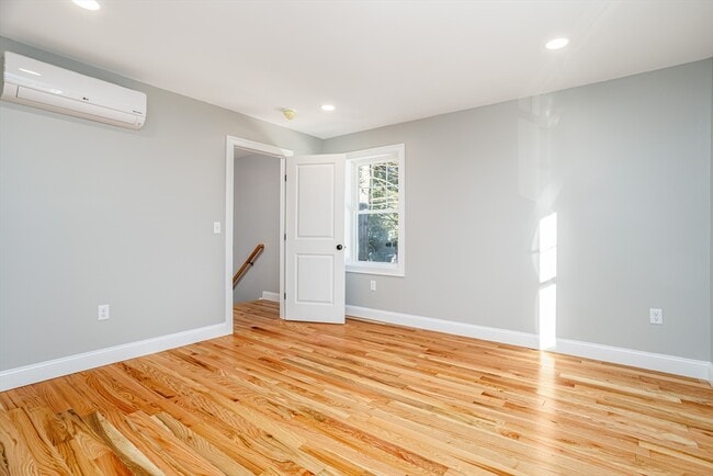 Building Photo - 27 Milton St