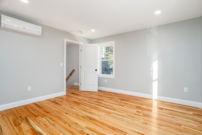 Building Photo - 31 Milton St