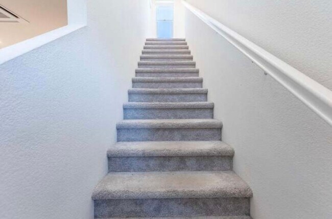 Building Photo - First Month Rent: FREE (with approved lease terms)