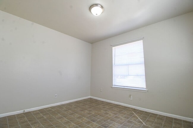 Building Photo - 223 Balboa Dr