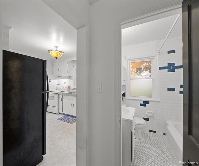 Building Photo - 2017 Harding Ave