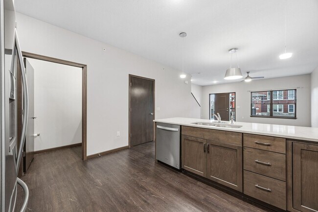 Building Photo - Large Townhome In Kingston Neighborhood Just Blocks From Downtown