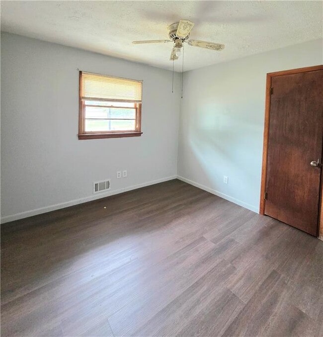 Building Photo - 421 Springside Dr