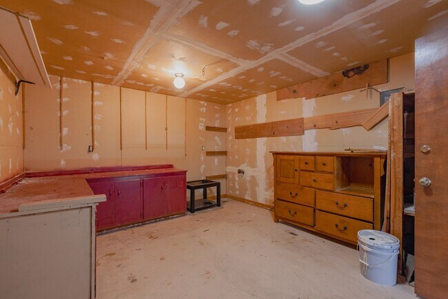 Building Photo - 1317 Westbrook Ave