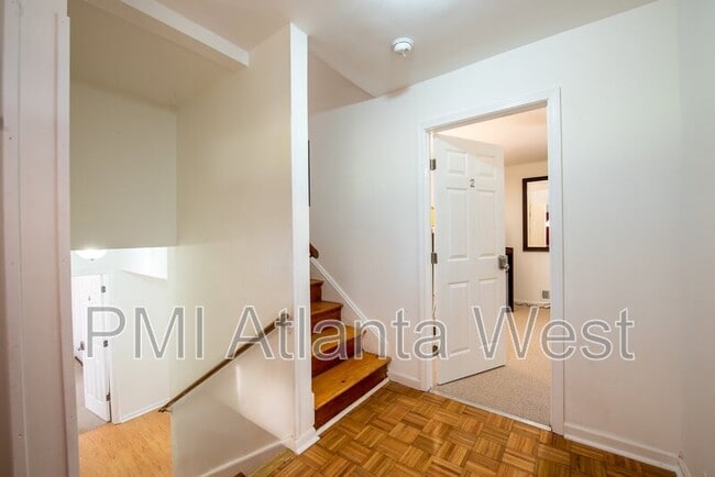 Building Photo - 2839 Scenic Terrace