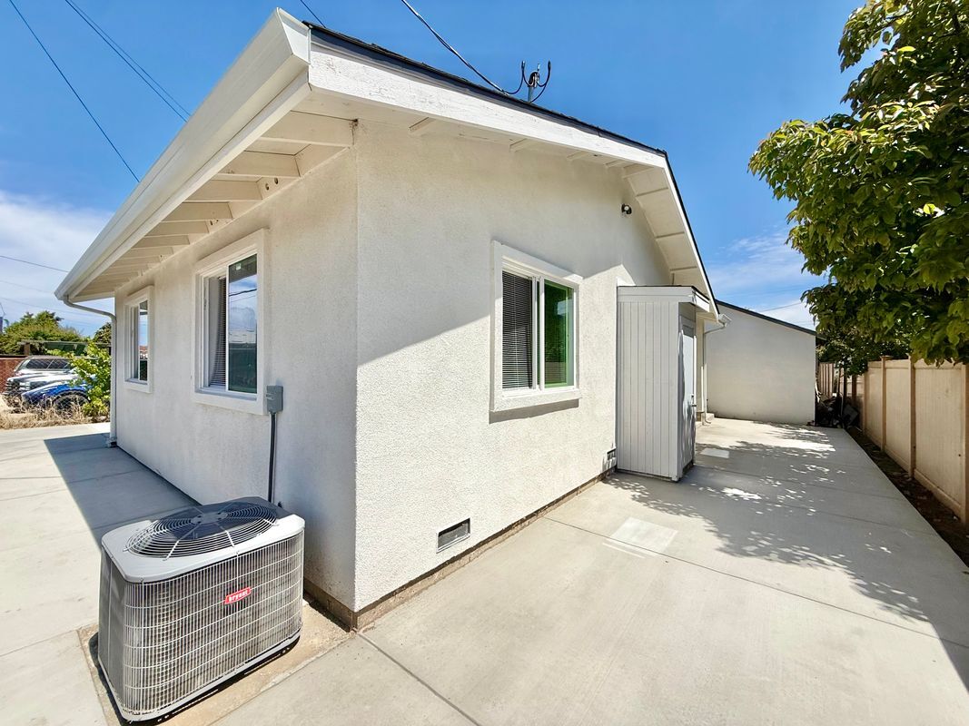 Building Photo - 529 N Lincoln Ave