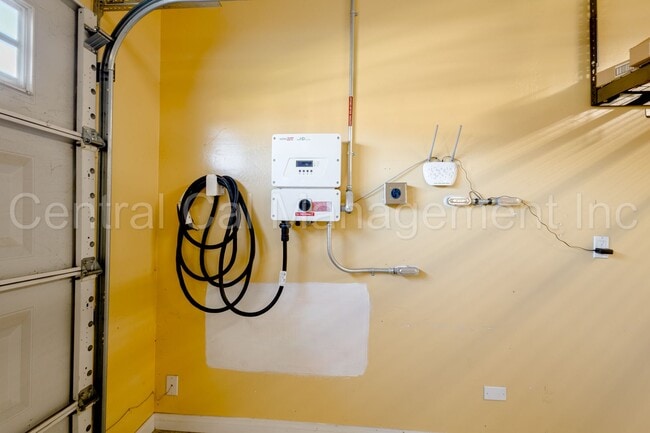 Building Photo - 4 Bedroom/3 Bath Home with Paid Solar - $3395 Per Month!