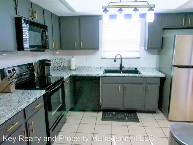 Building Photo - 2 br, 1.5 bath House - 8131 NW 23rd St - 8...