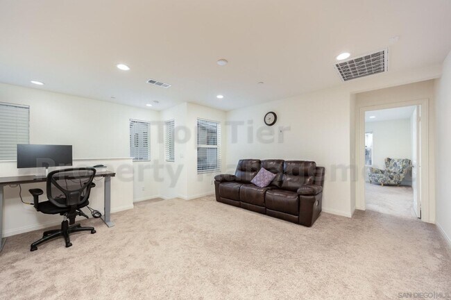 Building Photo - 506 Longmeadow St