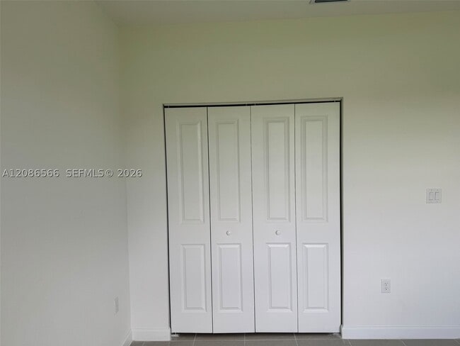 Building Photo - 2404 SE 29th Dr