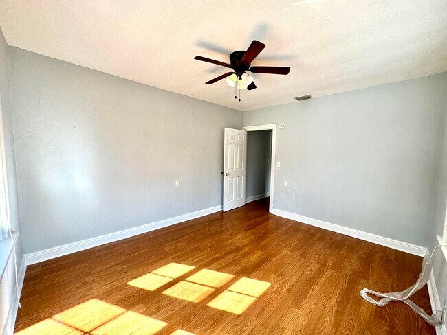 Building Photo - 101 C St