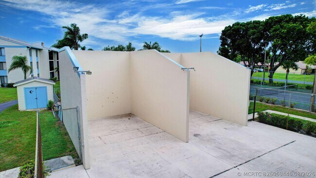 Building Photo - 1004 Green Pine Blvd