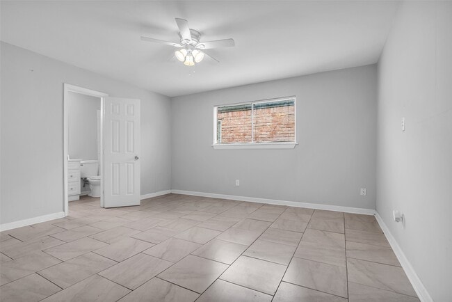 Building Photo - 4407 Hickory Grove Dr