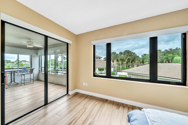 Building Photo - 827 Oak Harbour Dr