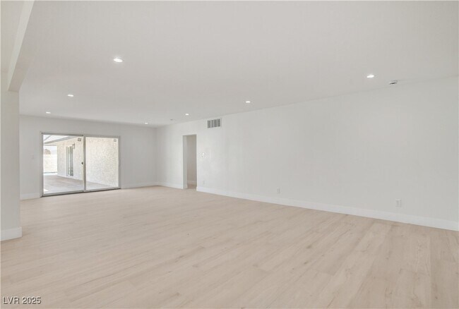 Building Photo - 3962 Euclid St