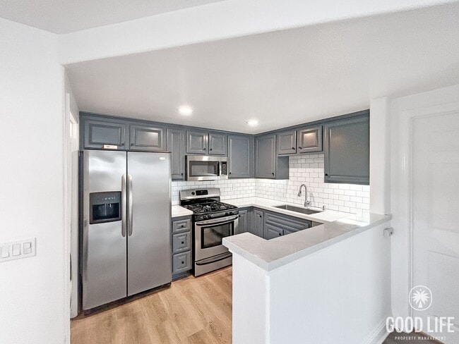 Primary Photo - Gorgeous 1B/1BA condo w/ Washer/Dryer and ...