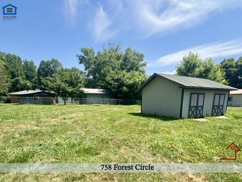 Building Photo - 758 Forest Cir
