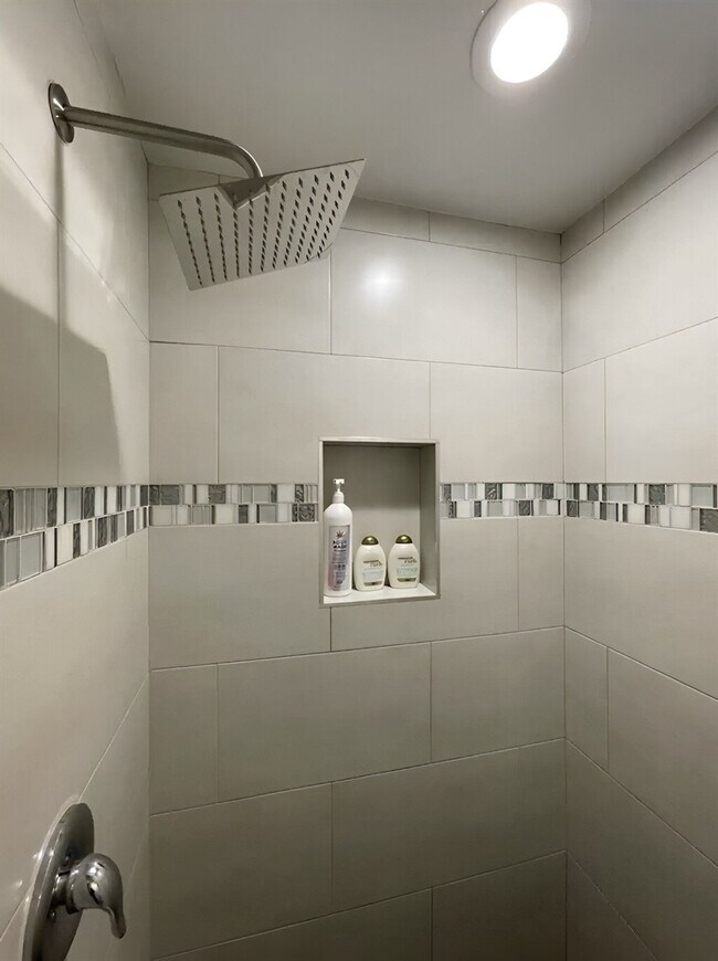 Building Photo - 415 S C St