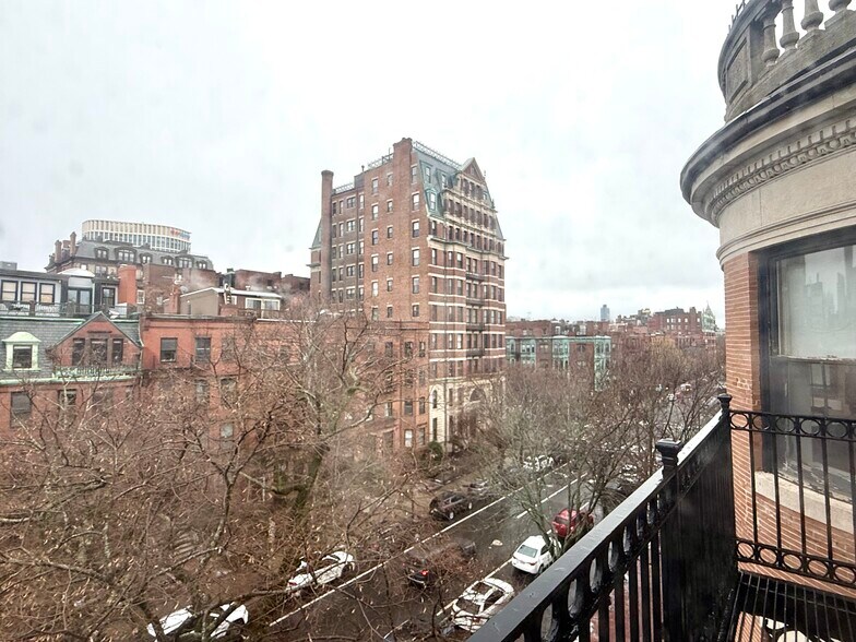 Building Photo - 482 Beacon St