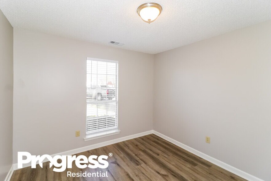 Building Photo - 6175 Lakefront Dr