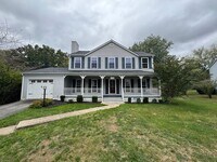 Building Photo - Stunning 4 Bed 2.5 Bath Single-Family Home...