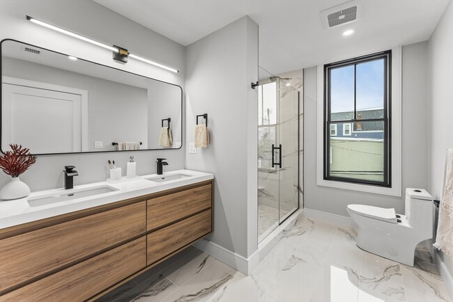 Building Photo - 106 Moore St