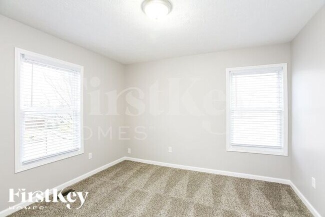 Building Photo - 334 N Odell St